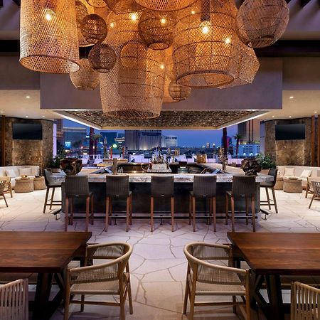 Conrad Las Vegas At Resorts World Εξωτερικό φωτογραφία The bar at the rooftop lounge