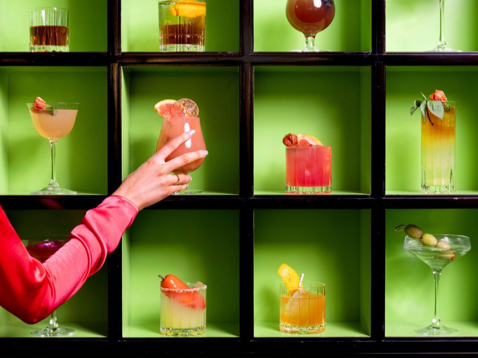 Conrad Las Vegas At Resorts World Εξωτερικό φωτογραφία A selection of cocktails
