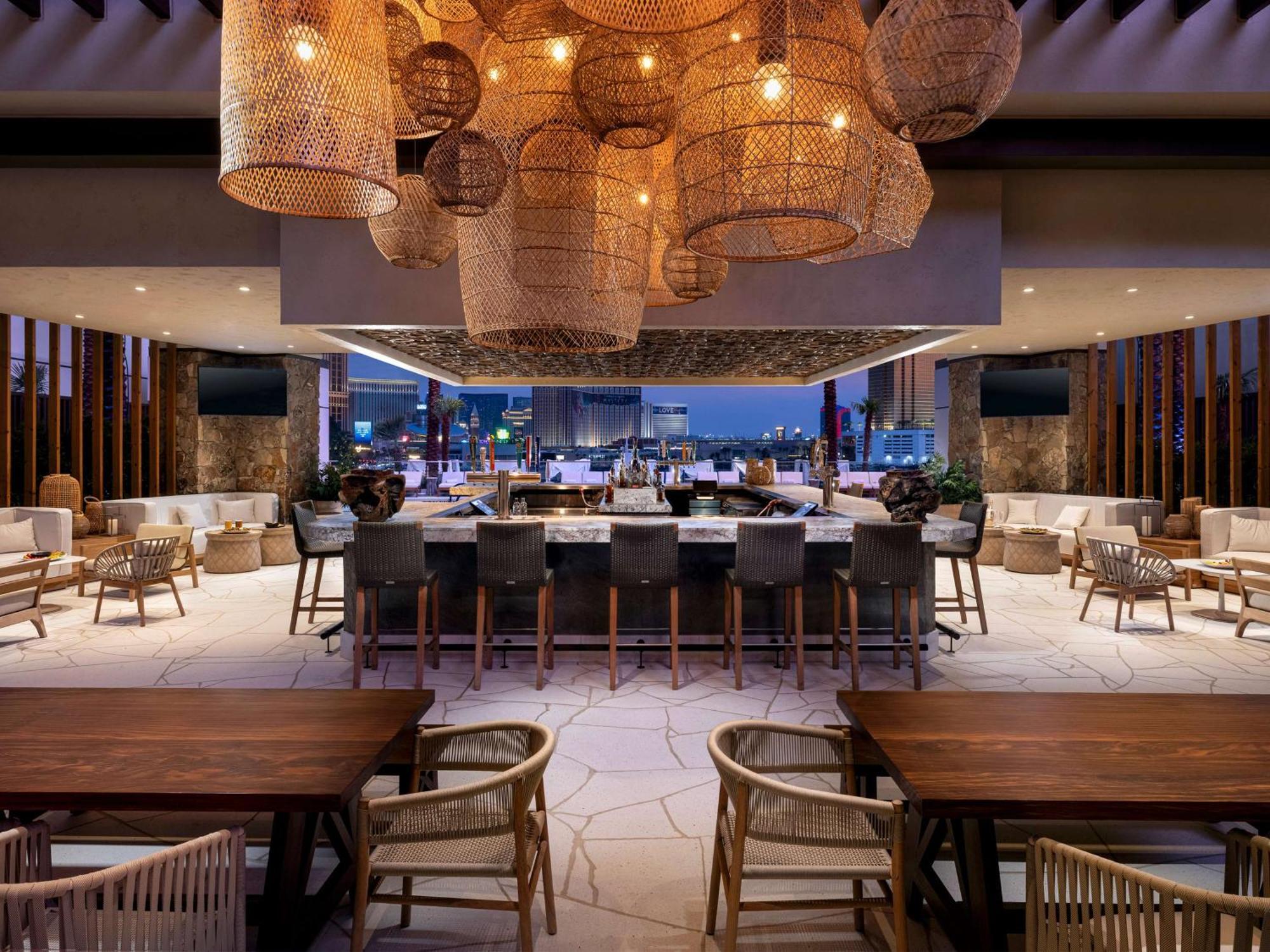 Conrad Las Vegas At Resorts World Εξωτερικό φωτογραφία The bar at the rooftop lounge