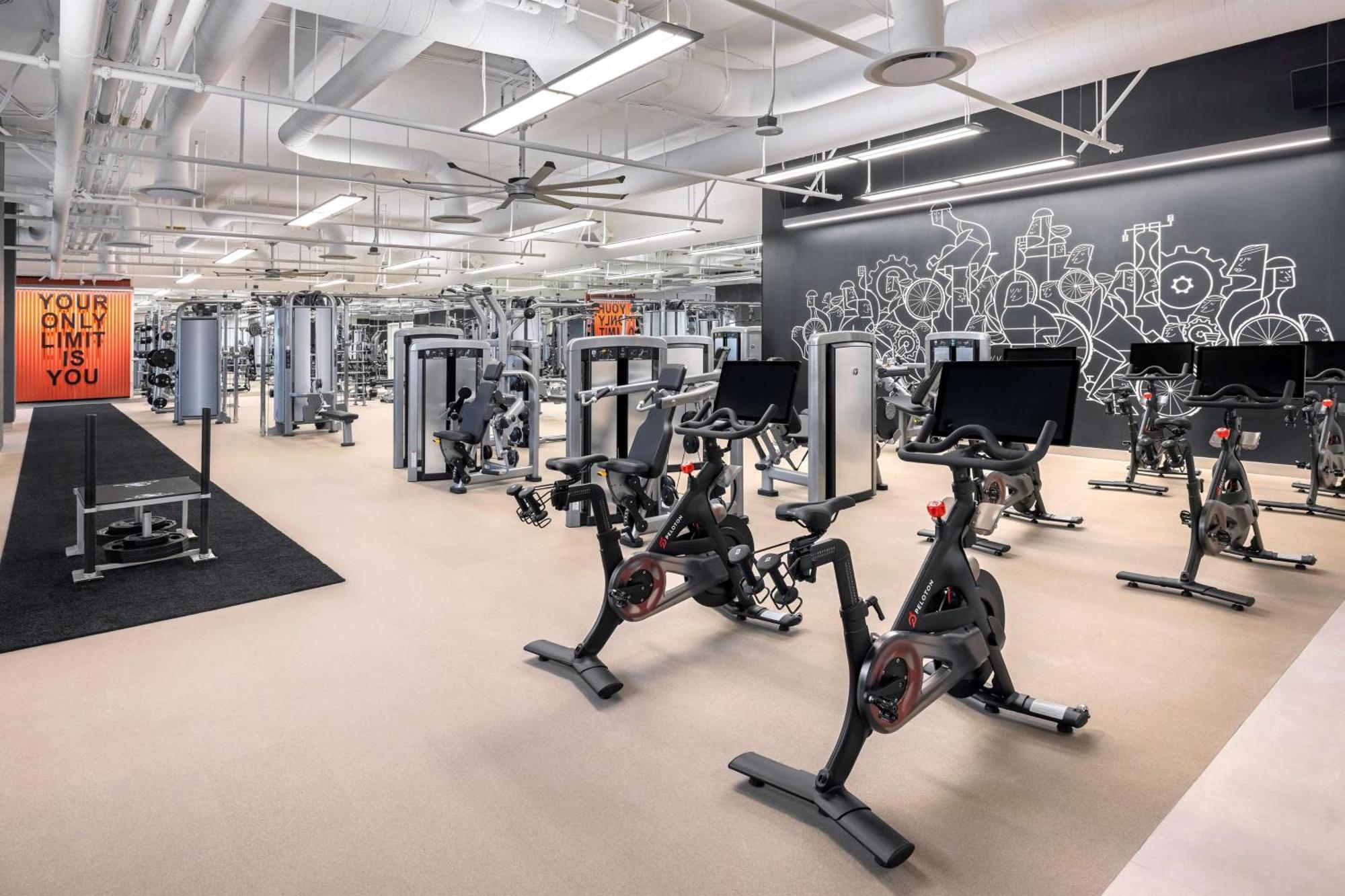 Conrad Las Vegas At Resorts World Εξωτερικό φωτογραφία The gym at the 2018 London Marathon