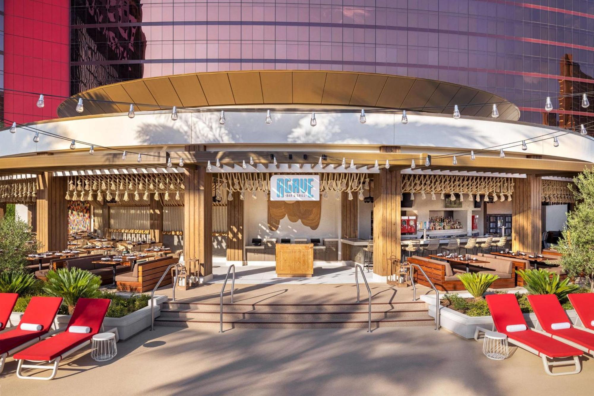 Conrad Las Vegas At Resorts World Εξωτερικό φωτογραφία The pool at Encore