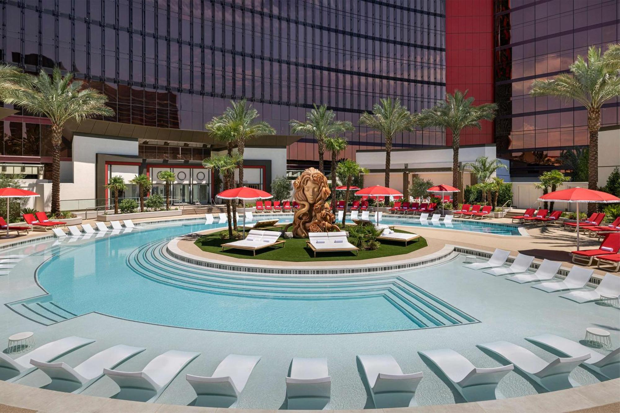 Conrad Las Vegas At Resorts World Εξωτερικό φωτογραφία The pool at the Wynn