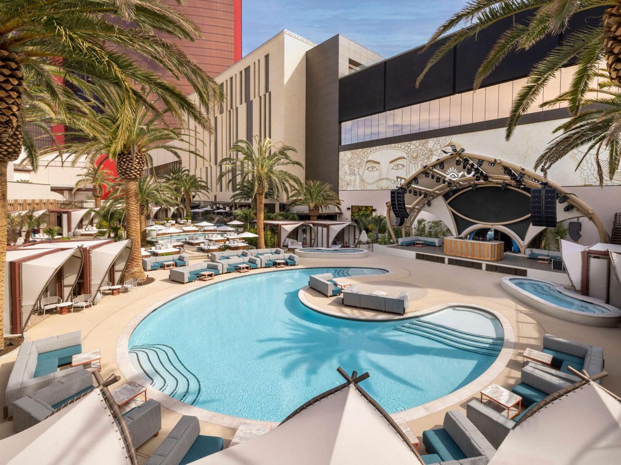 Conrad Las Vegas At Resorts World Εξωτερικό φωτογραφία The pool at the Wynn